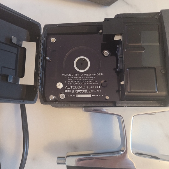 Vintage Bell & Howard autoload Optronic eye Super eight camera, case and light - Picture 2 of 11
